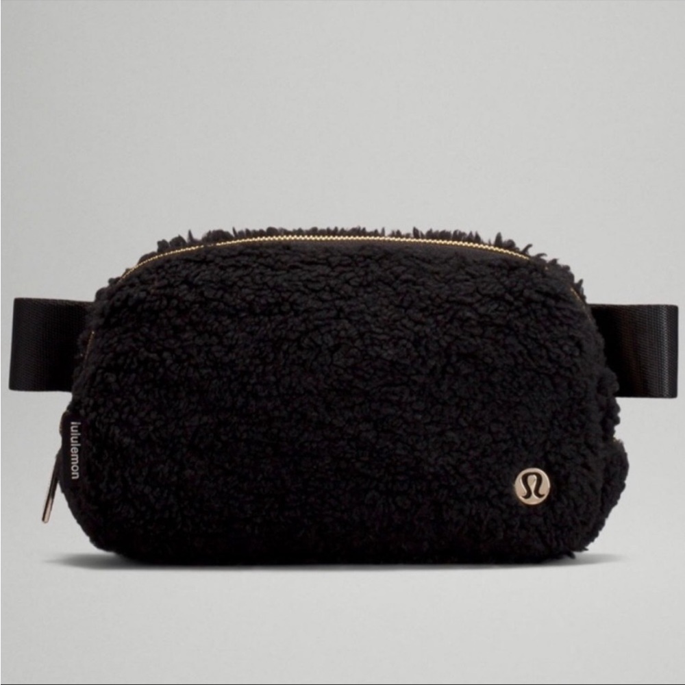 NWT LULULEMON Everywhere Belt Bag
